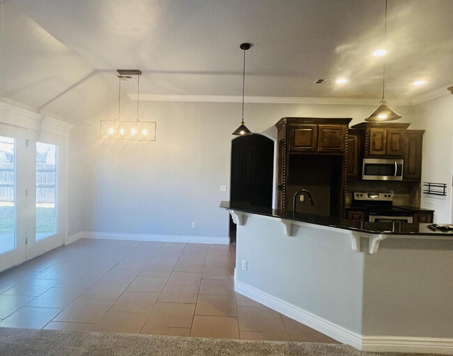 Building Photo - Charming 4-Bed, 2-Bath Home in Yukon - Gated Community in Mustang Public School District!