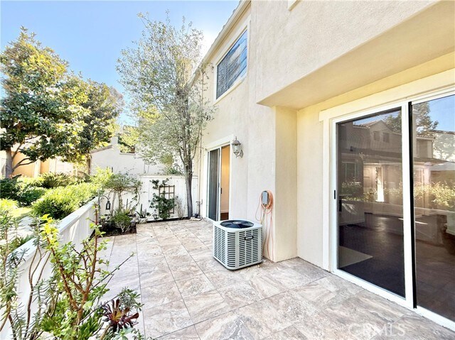 Building Photo - 196 Chandon