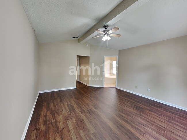 Building Photo - 8216 Leafcrest Dr