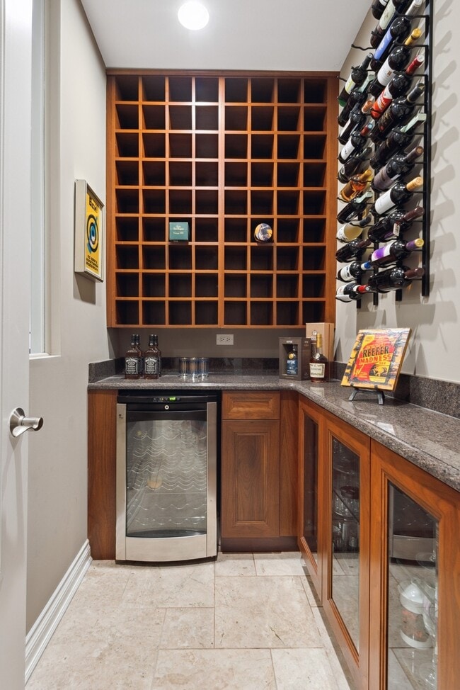 Building Photo - 1925 N Bissell St