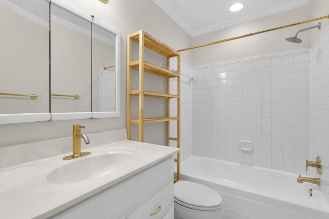 Building Photo - 3 Bed 2 Full Bath/2 Half Bath - Rockville Townhouse - Move In Ready