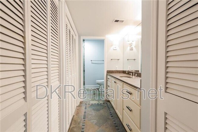 Building Photo - 82 Montre Square NW