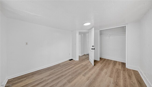 Building Photo - 511 Brown St
