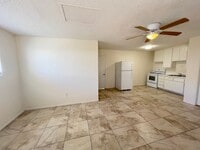 Building Photo - 1 bed and 1 bath located in Henderson!