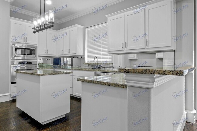 Building Photo - 857 N Glasgow Dr