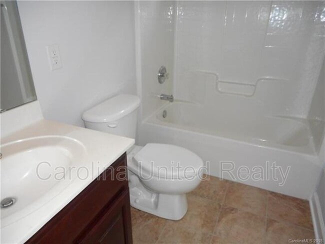 Building Photo - 11017 Valley Spring Dr