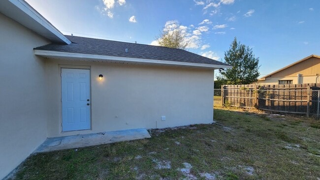 Building Photo - 3 Bed / 2 Bath Home In Deltona Available NOW!!