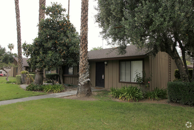 Building Photo - Ranch Apartments