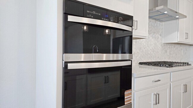 Building Photo - 17863 W Elm St