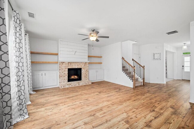 Building Photo - 2108 Charmond Dr