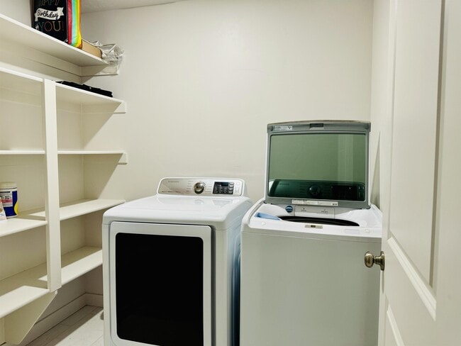 Building Photo - 2687 N Snowberry Dr