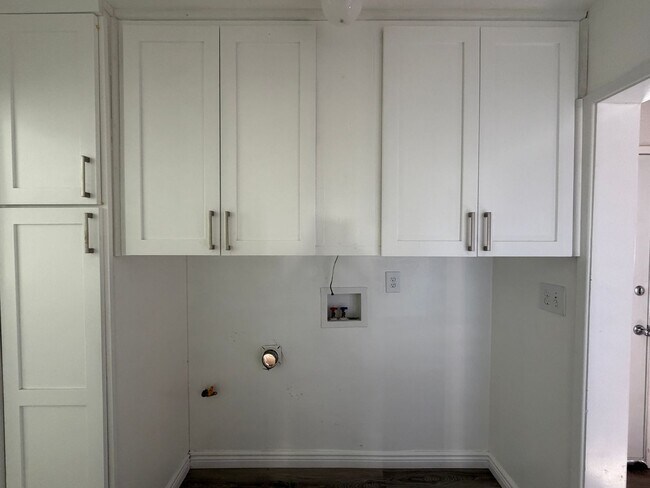 Building Photo - 5034 N Acacia Ave