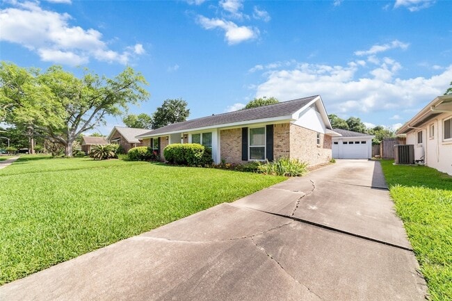 Building Photo - 5731 Cheltenham Dr