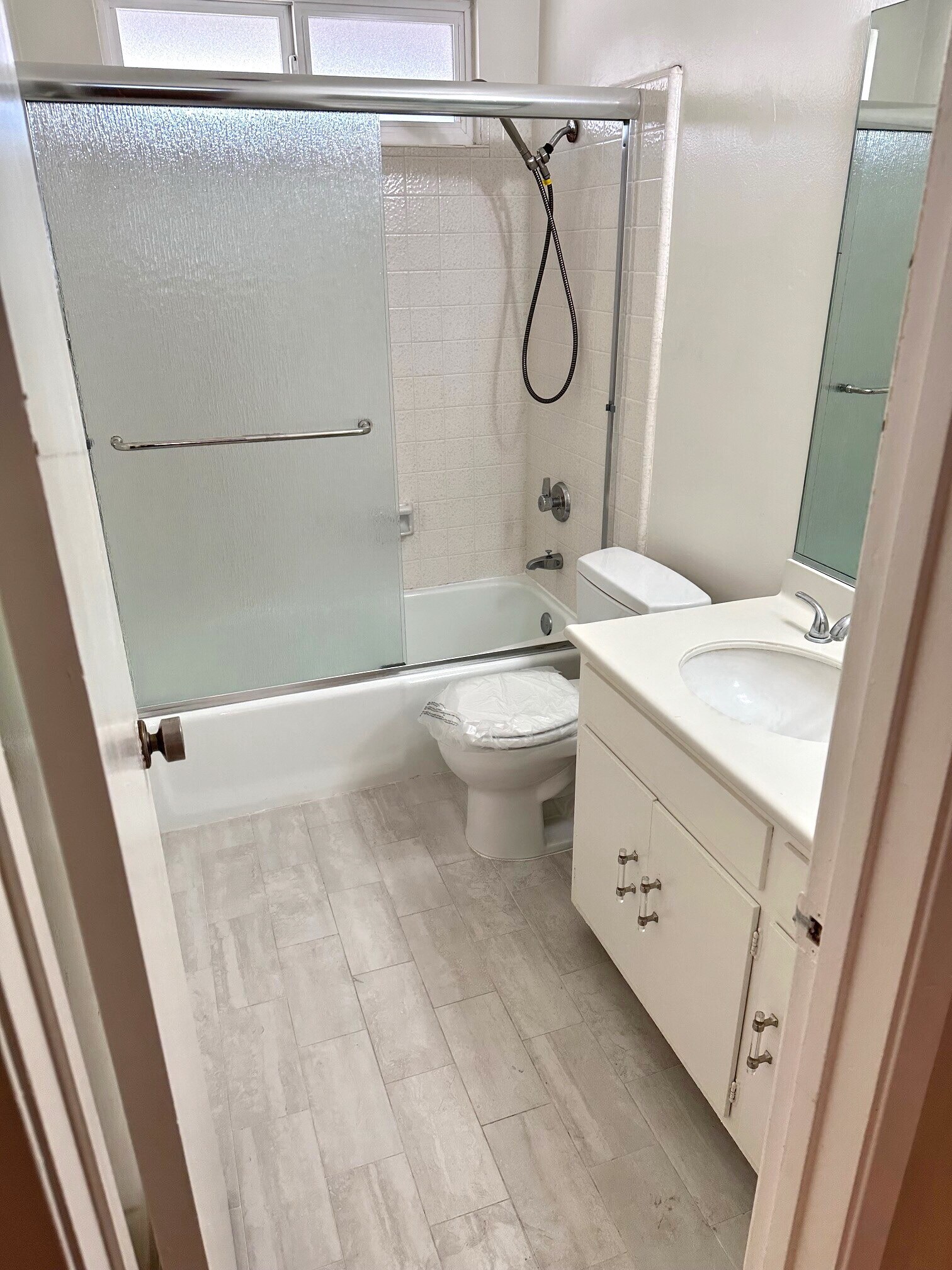 Bath - 961 W 18th St