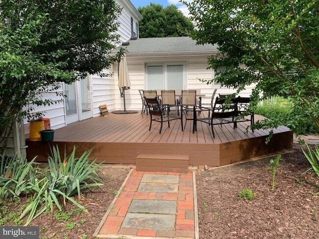 Building Photo - 2 Lopa Ct