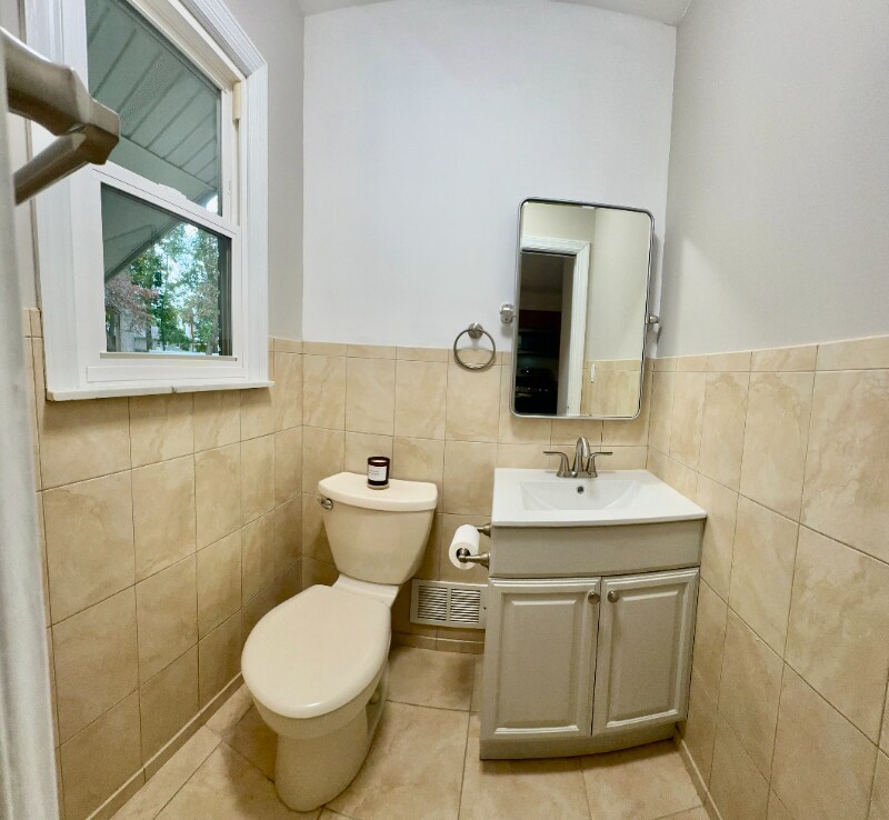 Building Photo - 758 2nd St