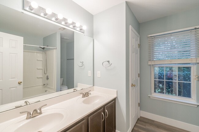 Building Photo - Cozy newly renovated 4 bedroom home on Hic...