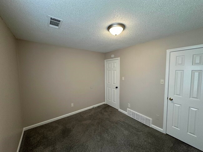 Building Photo - 3812 Clarion Dr