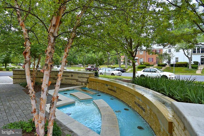 Building Photo - 1900 Lyttonsville Rd