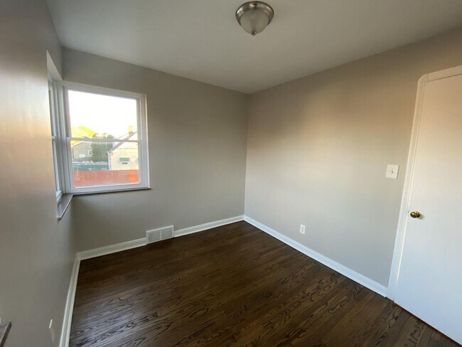Building Photo - 4101 Ridge Rd