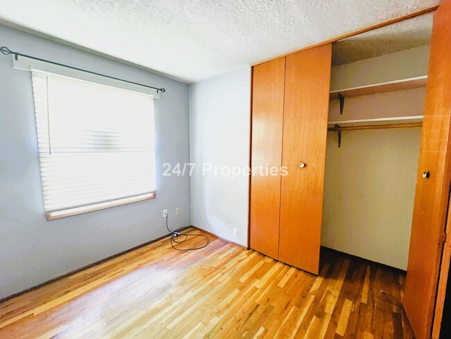 Building Photo - 3BD I 1BA + Bonus Room - Milwaukie, OR