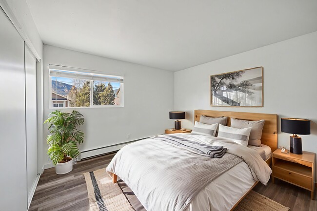 Building Photo - 4270 Loomis Ave