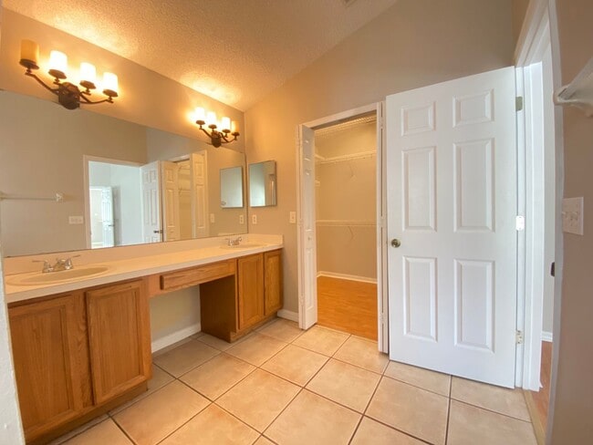 Building Photo - View this home today and Move in July 3rd!...
