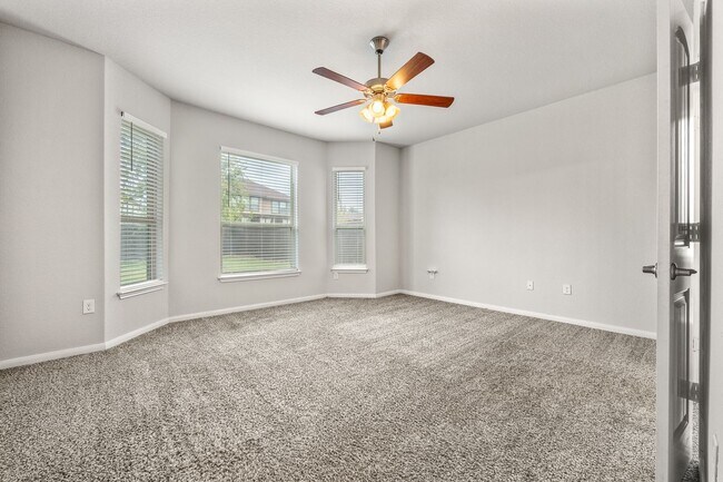 Building Photo - 5903 Bridle Bnd