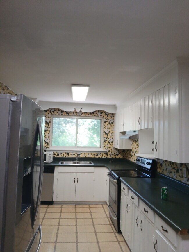 Building Photo - 32 Vera Cir