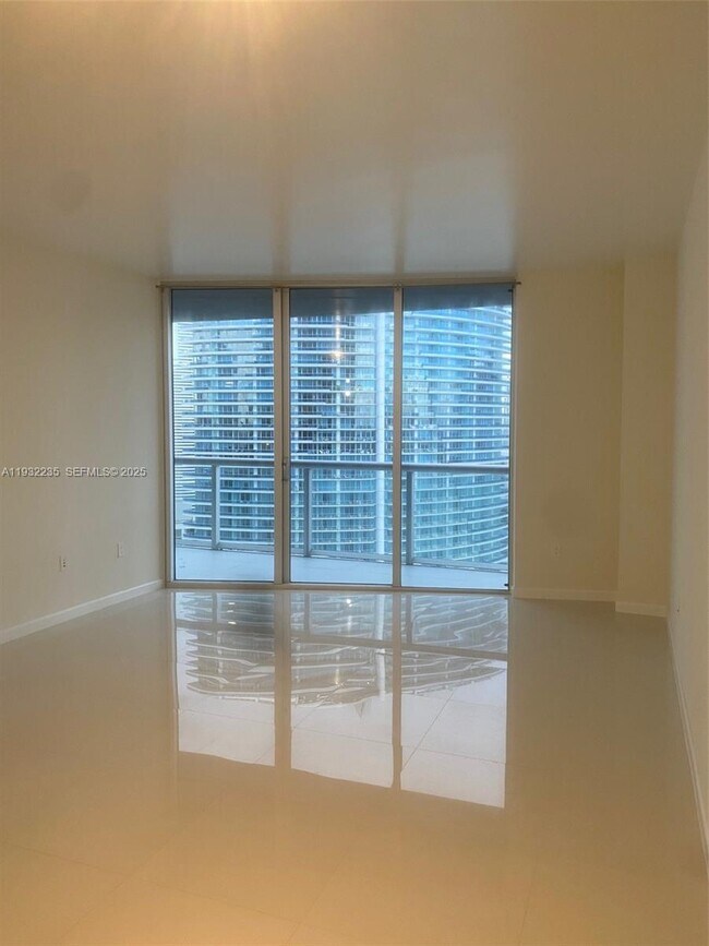 Building Photo - 475 Brickell Ave