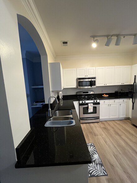 Modern kitchen - 27 Booth St