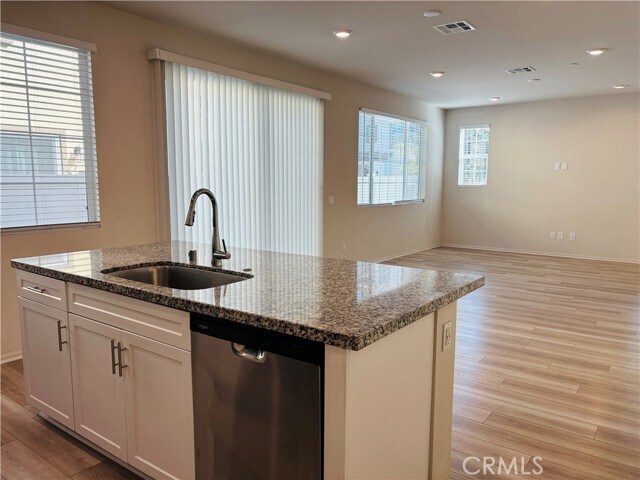 Building Photo - 40472 Melrose Dr
