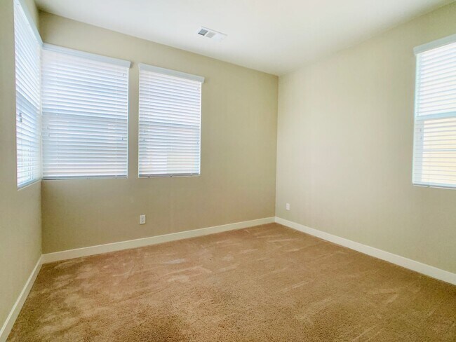 Building Photo - Modern 4BR Home in Irvine Great Park | Resort-Style Amenities & Top Schools