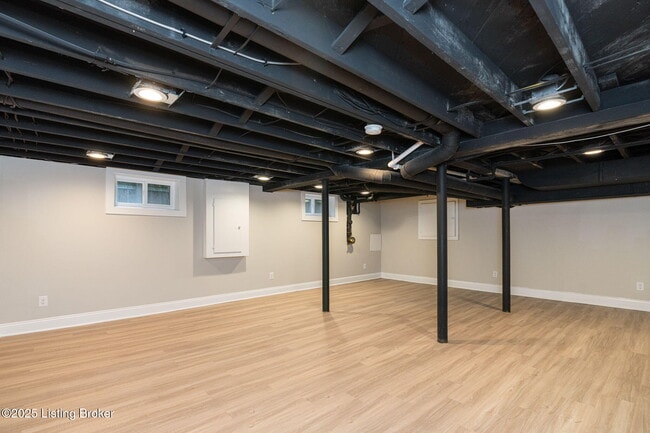 Building Photo - 121 N Hubbards Ln