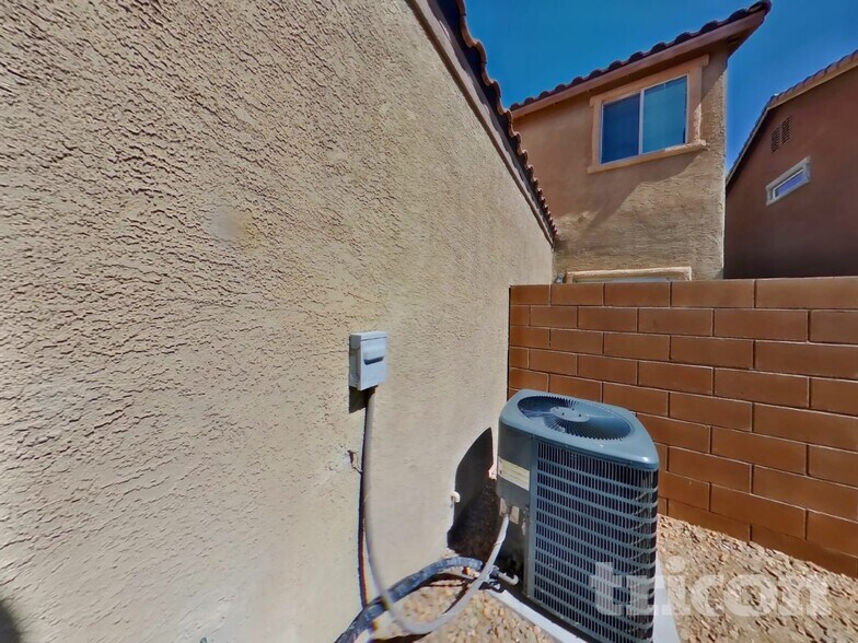 Building Photo - 9827 W Spinnaker Creek Ave
