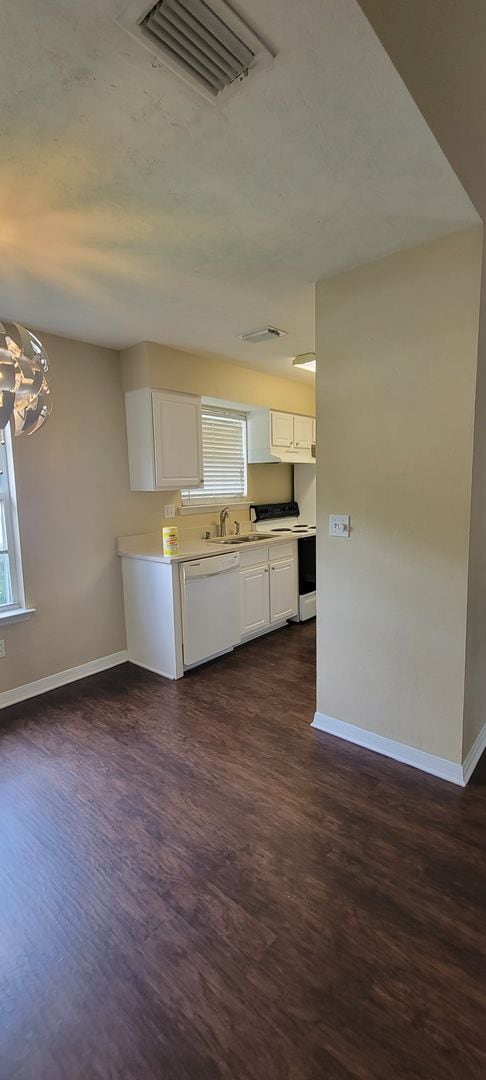 Building Photo - 3 bedroom/2 bath in Palm Grove