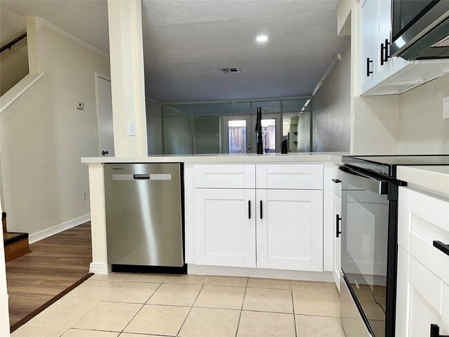 Building Photo - 1715 Moritz Dr