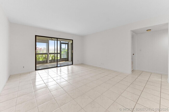 Building Photo - 7260 Kinghurst Dr
