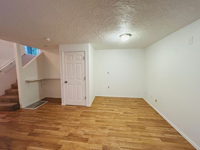 Building Photo - Adorable SW Portland Home Now Available