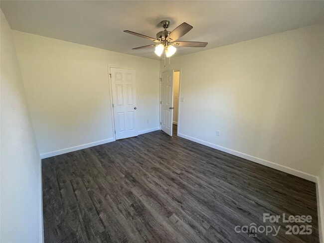 Building Photo - 4013 Eugene Dr