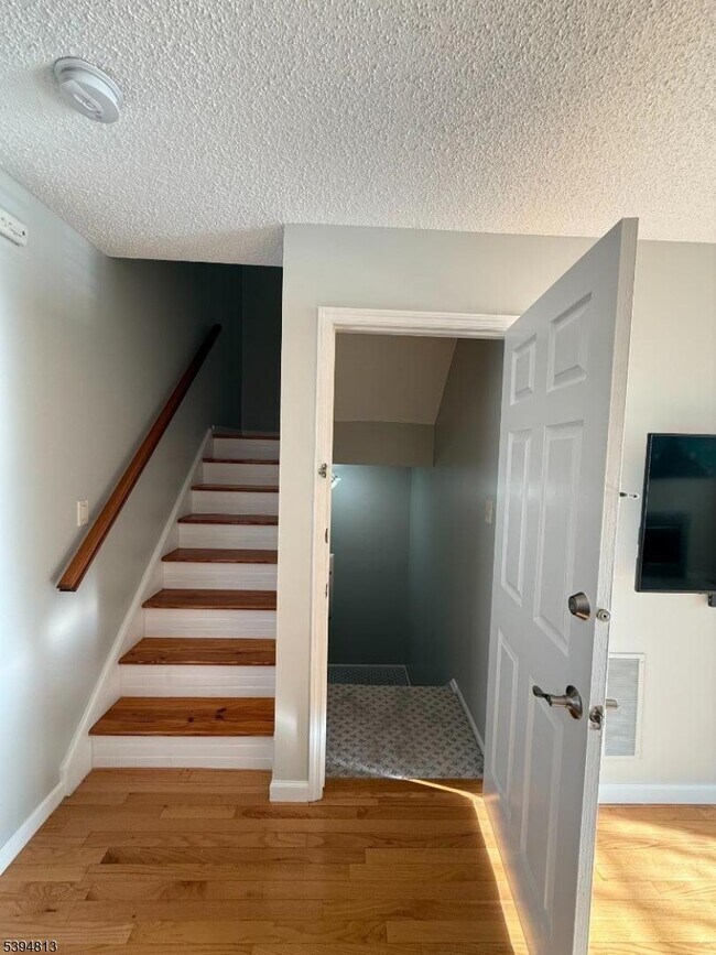 Building Photo - 1902 Bayley Ct