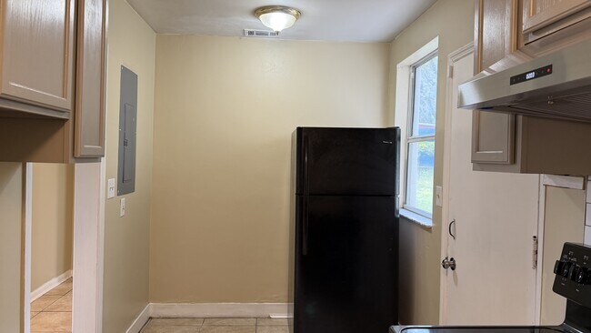 Building Photo - 3344 Soutel Dr