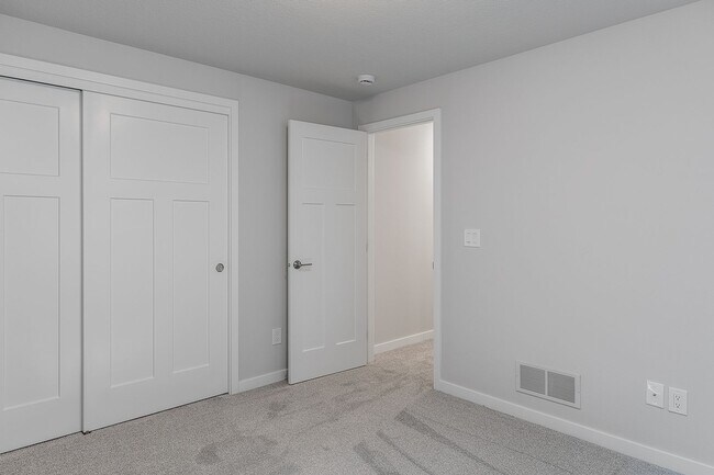 Building Photo - Great 3 Bedroom Single-Family Home in Urba...