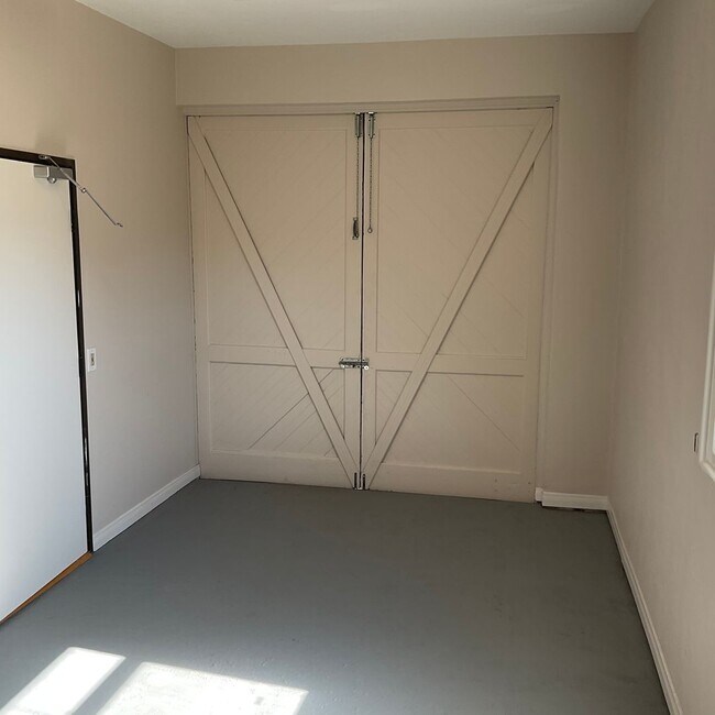 Building Photo - 272 S Grand St