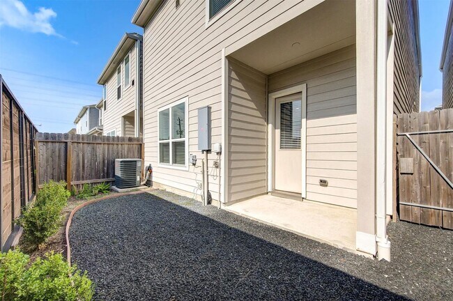 Building Photo - 1517 Canter Bayou Way