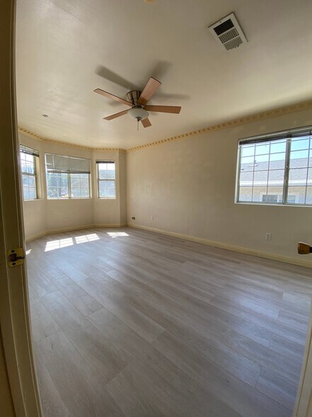 Building Photo - 2721 Montezuma Ave