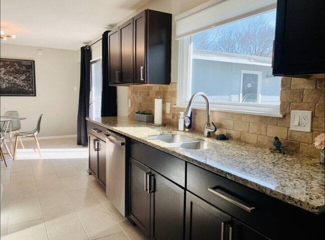 Building Photo - 3406 Maywood Dr