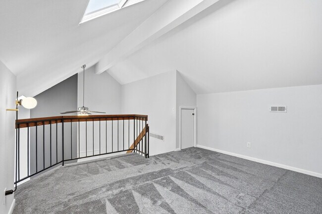 Building Photo - $2,095.95- 1 Bed, 1 Bath Updated Lofted Condo in Boulder with Central AC and In-Unit Laundry!
