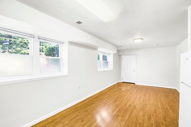 Building Photo - 5200