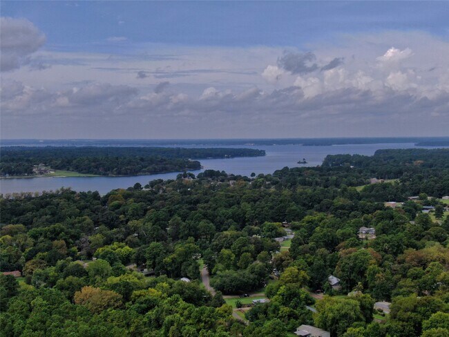 Building Photo - 11779 White Cedar St